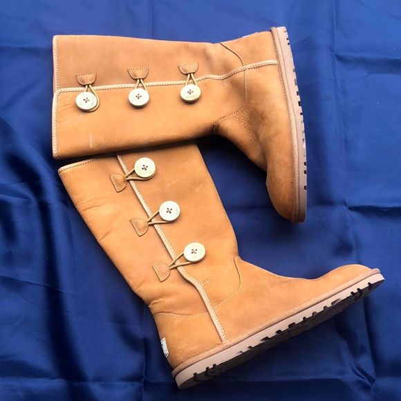 UGG Shoes - EUC UGG BOOTS, SIZE  6